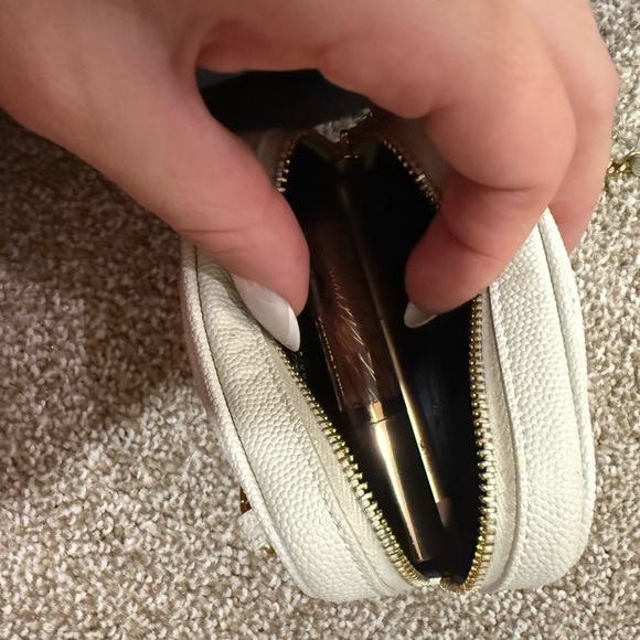 Yves Saint Laurent Cream Quilted Crossbody Bag - Picture 4 of 5